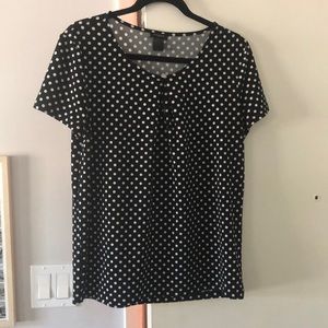 Ann Taylor medium top (black and white dotted) in great condition!